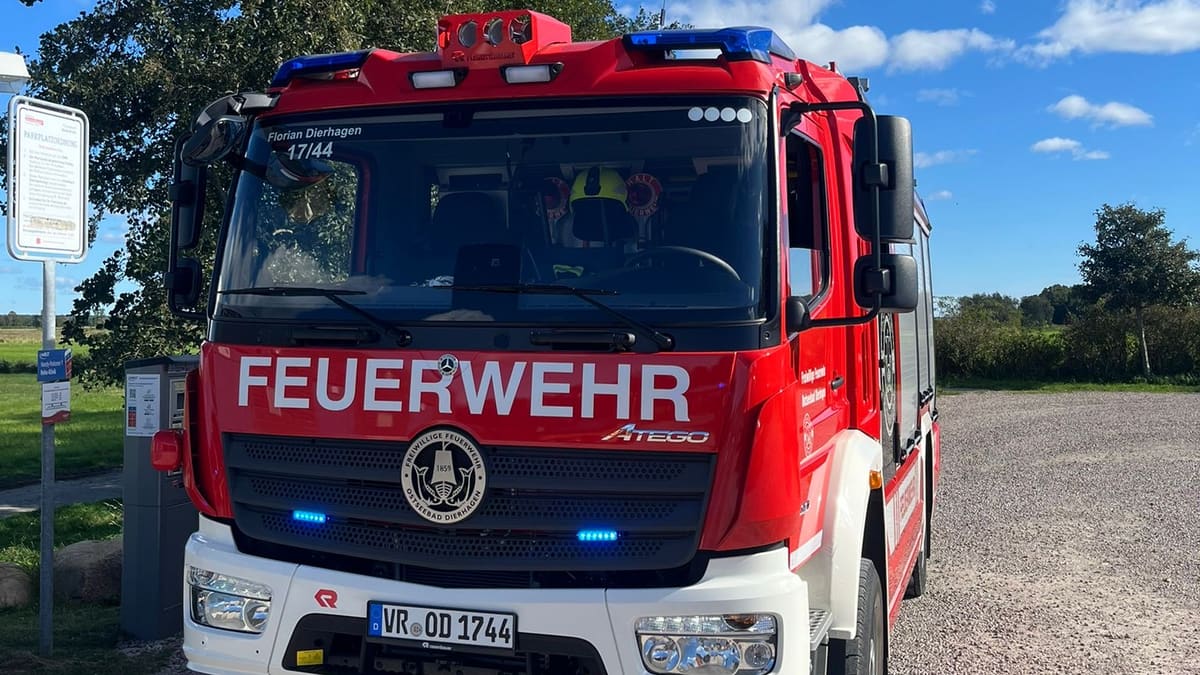 Löschgruppenfahrzeug (LF 20) der Freiwilligen Feuerwehr Ostseebad Dierhagen – Ansicht 2 von 3